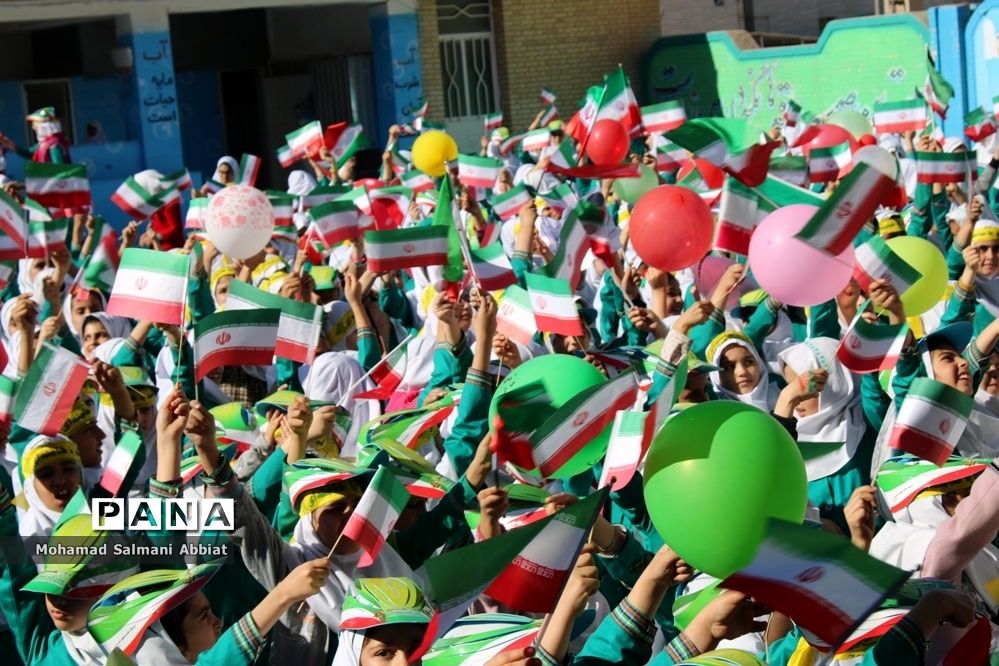 پخت چهل کیک به‌مناسبت چهلمین سالگرد انقلاب در مدرسه شمس یک ناحیه یک اهواز