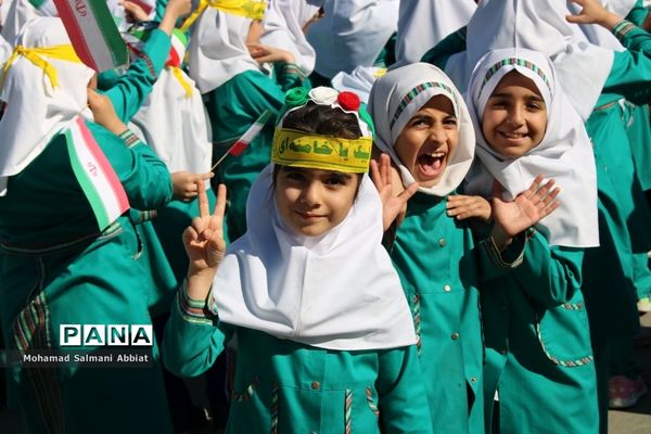 پخت چهل کیک به‌مناسبت چهلمین سالگرد انقلاب در مدرسه شمس یک ناحیه یک اهواز