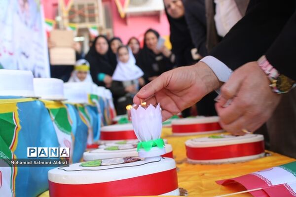 پخت چهل کیک به‌مناسبت چهلمین سالگرد انقلاب در مدرسه شمس یک ناحیه یک اهواز