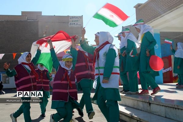 پخت چهل کیک به‌مناسبت چهلمین سالگرد انقلاب در مدرسه شمس یک ناحیه یک اهواز