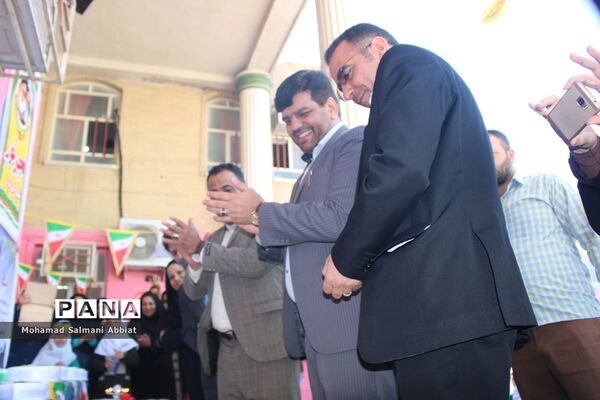 پخت چهل کیک به‌مناسبت چهلمین سالگرد انقلاب در مدرسه شمس یک ناحیه یک اهواز