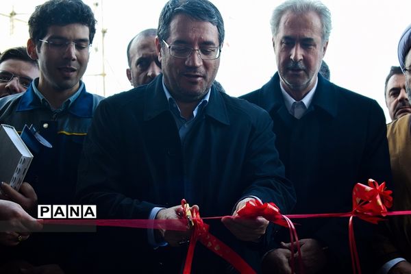 افتتاح و کلنگ‌زنی چند پروژه عمرانی توسط وزیر صنعت معدن و تجارت در ورزقان