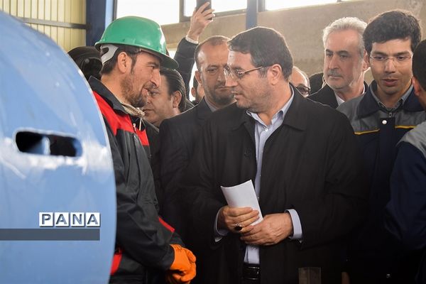 افتتاح و کلنگ‌زنی چند پروژه عمرانی توسط وزیر صنعت معدن و تجارت در ورزقان