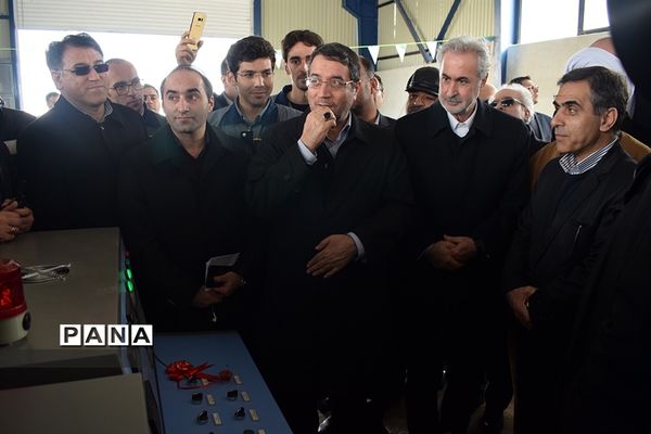 افتتاح و کلنگ‌زنی چند پروژه عمرانی توسط وزیر صنعت معدن و تجارت در ورزقان