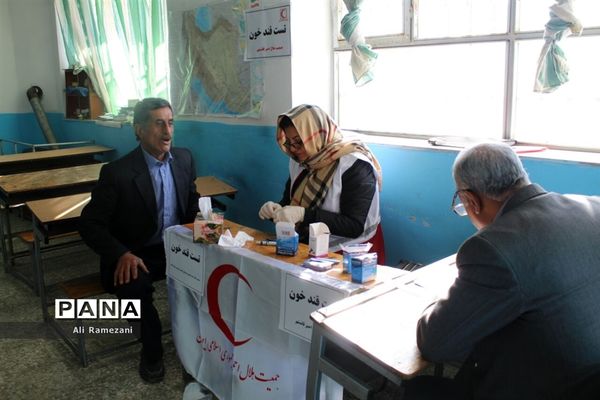 کاروان سلامت هلال احمر در روستای دوک و زیلت قائم‌شهر