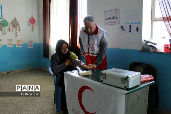 کاروان سلامت هلال احمر در روستای دوک و زیلت قائم‌شهر