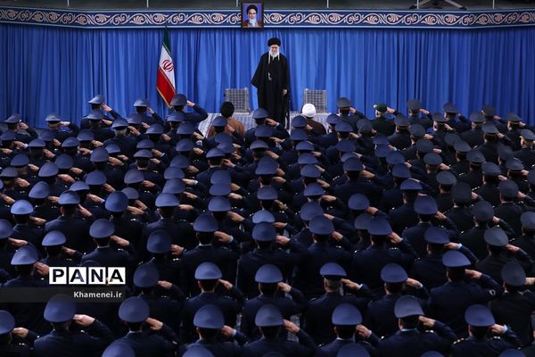 دیدار فرماندهان و کارکنان نیروی هوایی ارتش با رهبر انقلاب