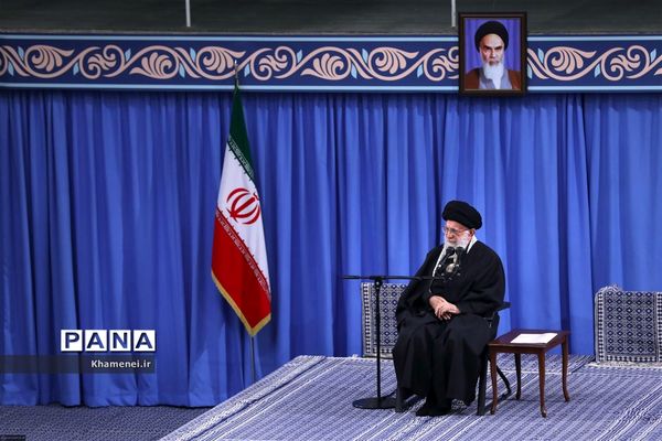 دیدار فرماندهان و کارکنان نیروی هوایی ارتش با رهبر انقلاب