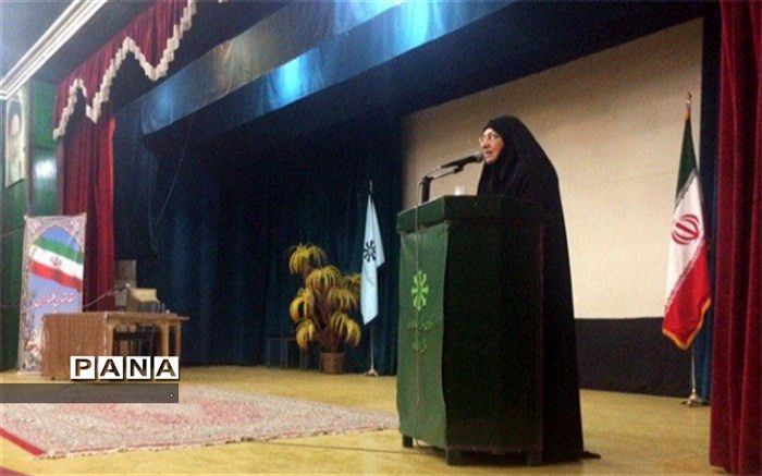 مراسم صبحگاه مشترک دبیرستانهای فرزانگان دوره اول و دوم به مناسبت شهادت حضرت زهرا(س)