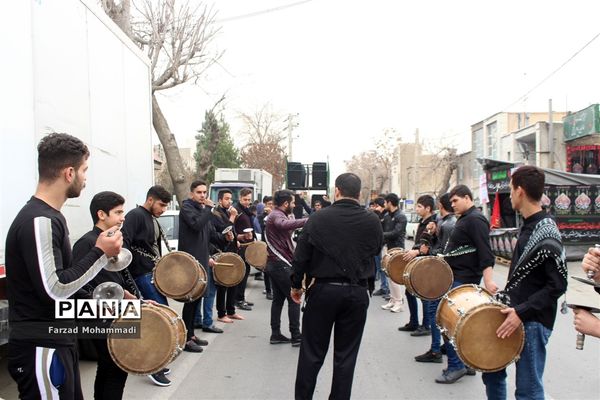 دسته‌ عزاداری هیئت رهروان شهدا به‌مناسبت ایام فاطمیه