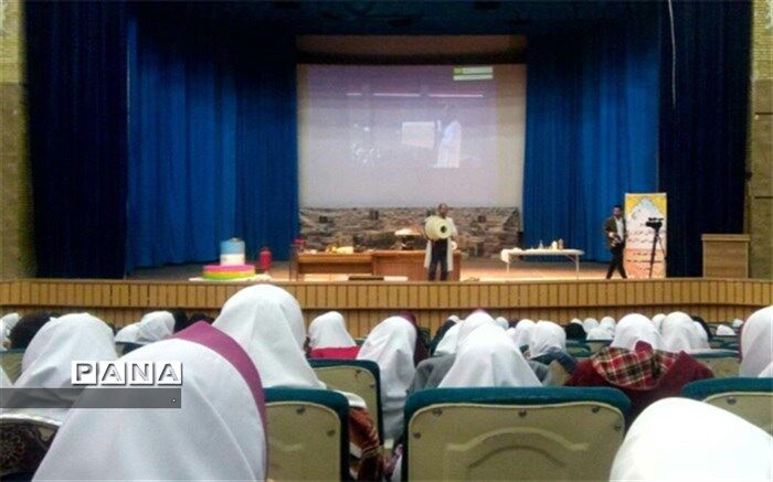 حضور دانش آموزان دبستان سیدالشهدا در جنگ شگفتیهای علوم