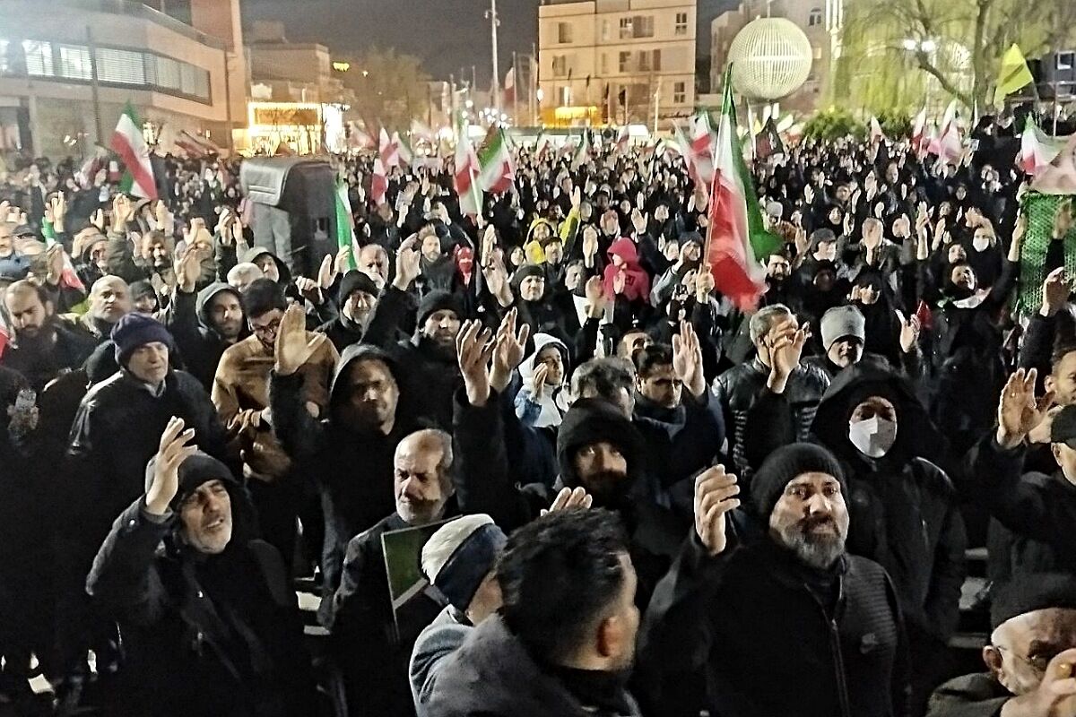 شور انقلابی مردم شهرری در میدان نماز 