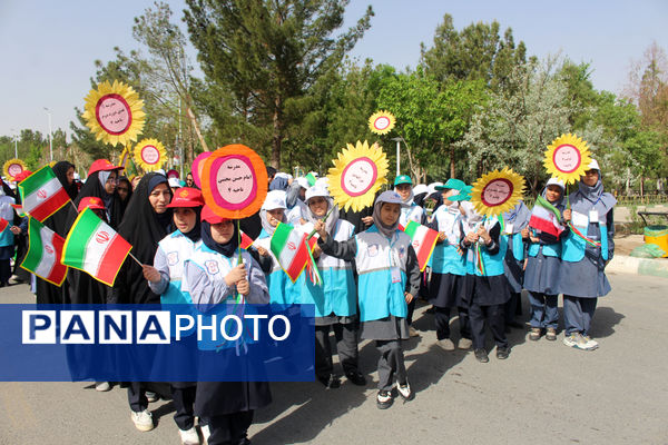 آیین افتتاحیه جشنواره رقابت‌های علمی- مهارتی سفیران سلامت استان قم