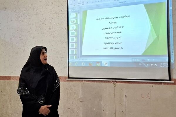 جلسه شورای دبیران در مدرسه جوادالائمه بهارستان ۲