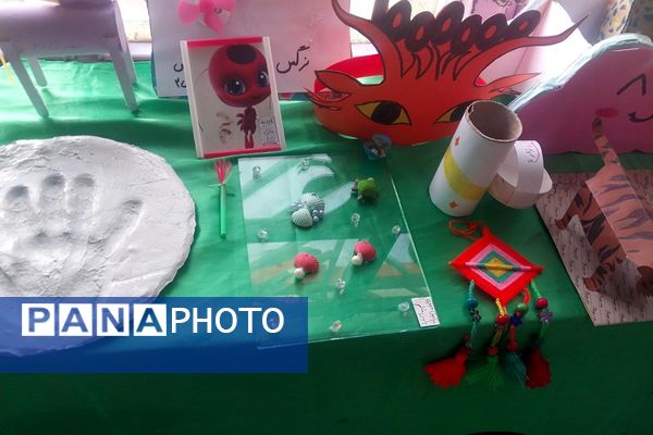  نمایشگاه هفته پژوهش و نواختن زنگ پژوهش در دبستان دخترانه مهران