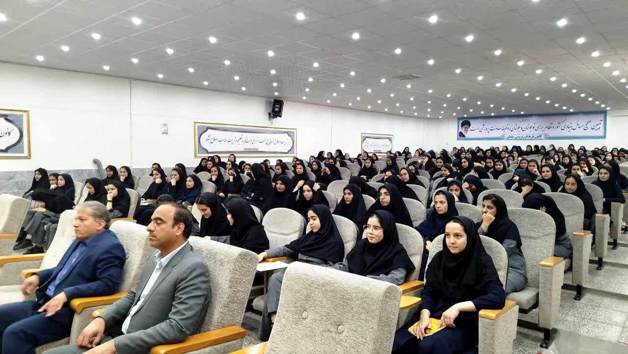 برگزاری همایش ویژه دانش آموزان کنکوری در خلیل آباد 