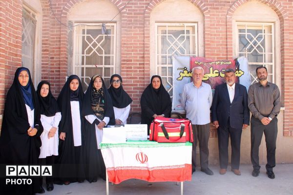 برپایی میز خدمت و ایستگاه پایش سلامتی توسط مراقبین سلامت مدارس