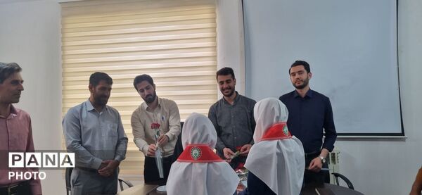 نکوداشت مقام شامخ معلم و تجلیل از پیشگامان عرصه تعلیم و تربیت در نظرکهریزی