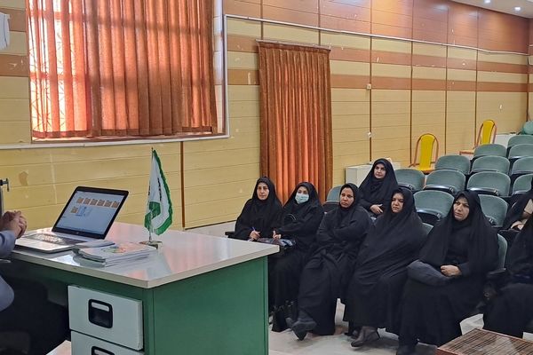 طرح فرهنگی آموزشی معلم زمینه ساز در منطقه زرین آباد 