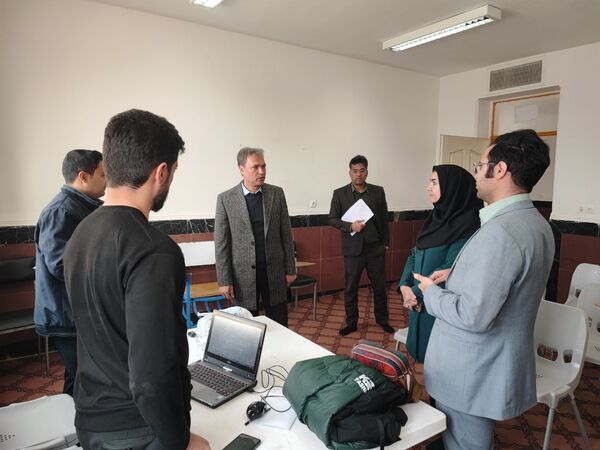 آثار دانش اموزان هنرمند کاشمر در کانون عاطفه 