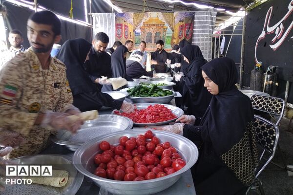 سعادت میزبانی فرهنگیان چهاردانگه از زائران اربعین حسینی