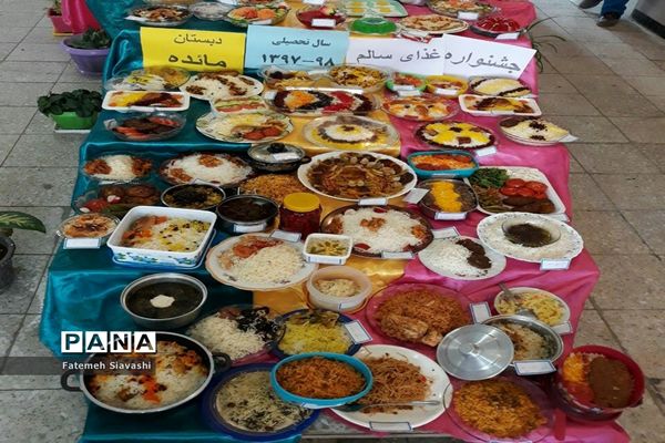 برپایی جشنواره غذای سالم در دبستان قرآنی مائده منطقه خزل