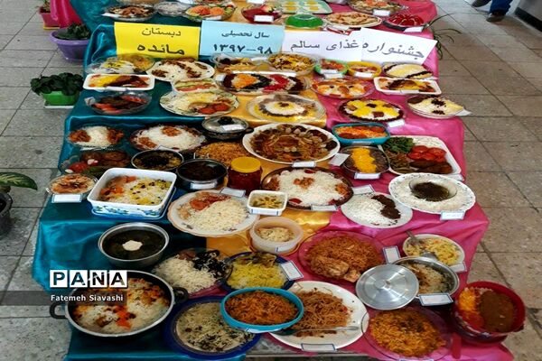 برپایی جشنواره غذای سالم در دبستان قرآنی مائده منطقه خزل
