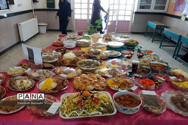برپایی جشنواره غذای سالم در دبستان قرآنی مائده منطقه خزل