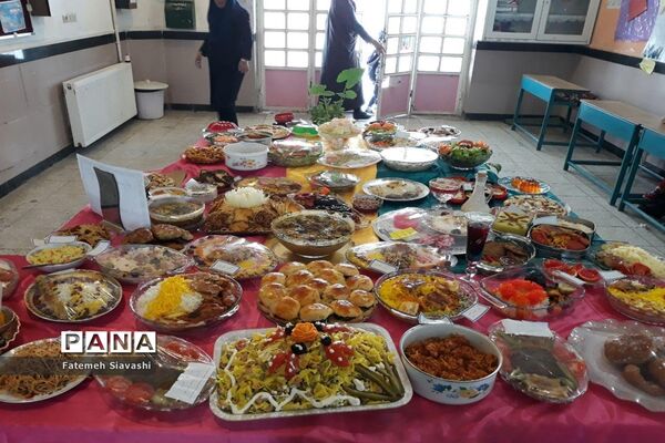 برپایی جشنواره غذای سالم در دبستان قرآنی مائده منطقه خزل