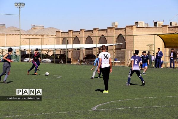 افتتاحیه مسابقات فوتبال دبیرستان ایرانشهر
