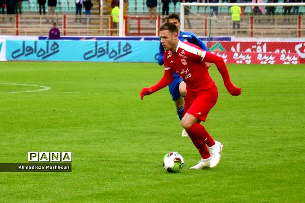 دیدار تیم‌های استقلال تهران و تراکتورسازی تبریز
