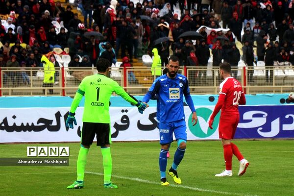 دیدار تیم‌های استقلال تهران و تراکتورسازی تبریز