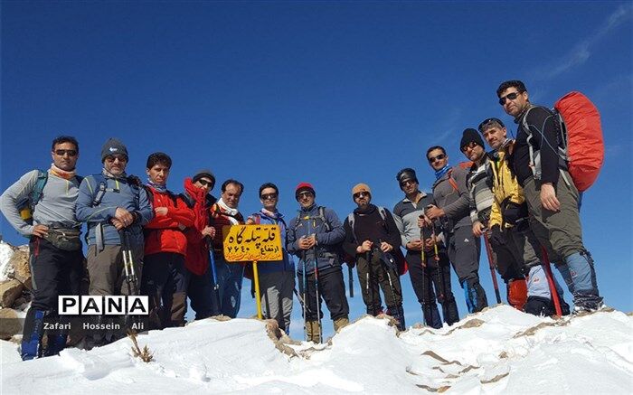 صعود گروه کوهنوردی لاچین بر فراز قله پتله گاه شیروان