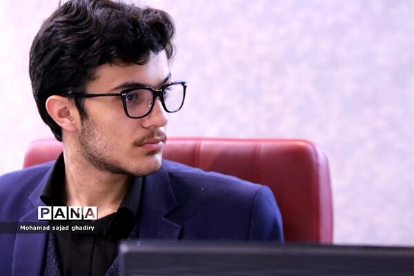 دومین نشست قطبی نهمین دوره مجلس دانش‌آموزی