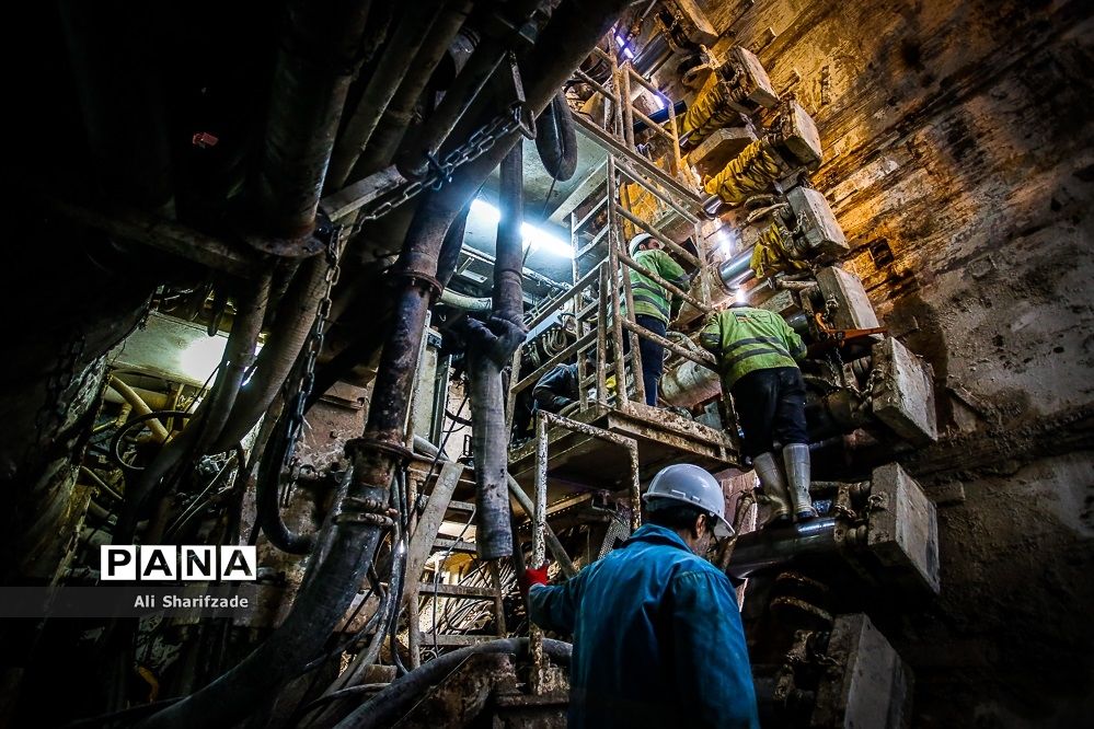 عملیات حفاری مکانیزه و دستی تونل های مترو تهران