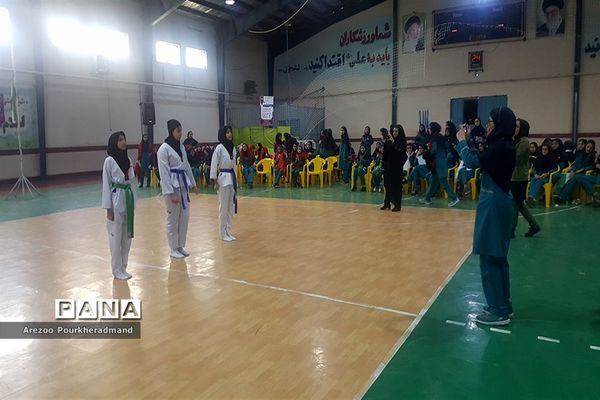 اختتامیه پنجمین دوره المپیاد ورزشی درون مدرسه‌ای به میزبانی دبیرستان دکتر شاهی ناحیه یک یزد