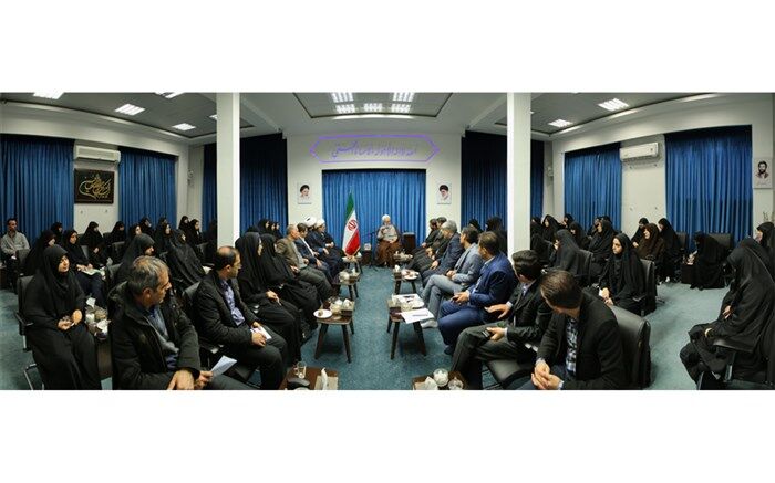 دیدار جمعی از مسئولان تشکل‌های دانش‌آموزیِ با نماینده ولی فقیه در استان قزوین