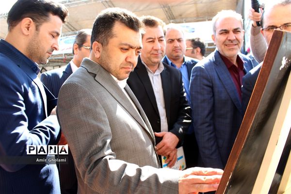 نمایشگاه دستاوردهای بزرگ دستان کوچک