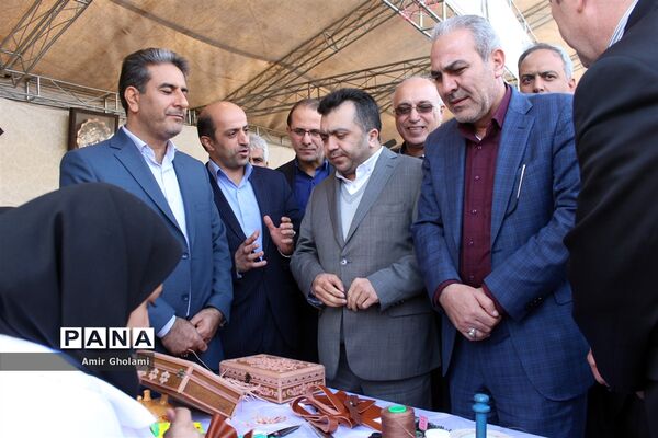 نمایشگاه دستاوردهای بزرگ دستان کوچک