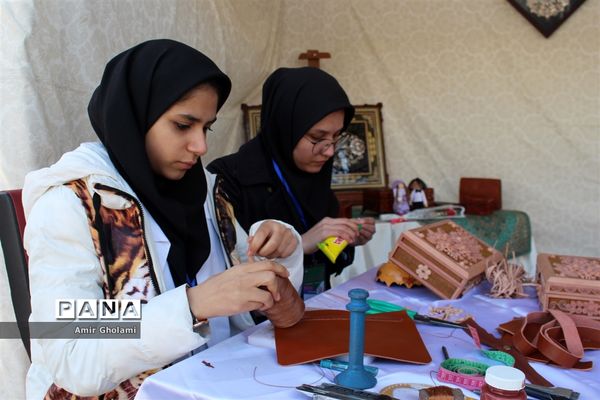 نمایشگاه دستاوردهای بزرگ دستان کوچک