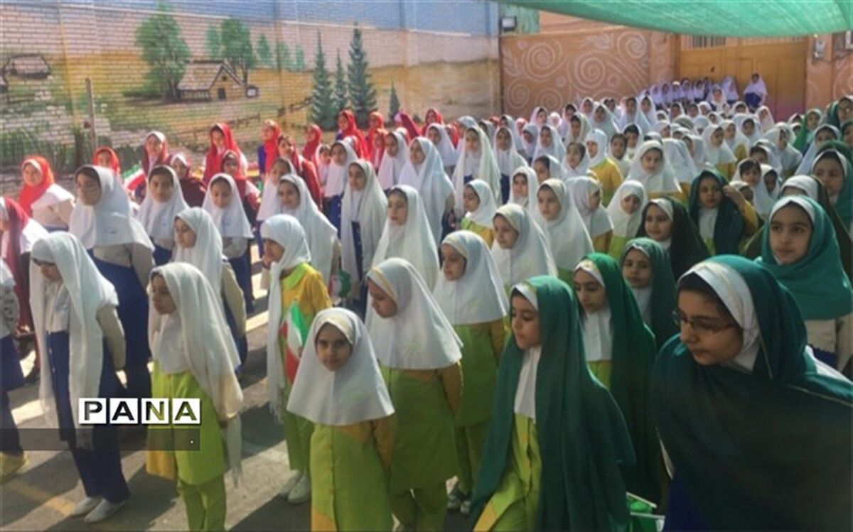 اجرای سرود توسط دانش آموزان دبستان سرای دانش نو