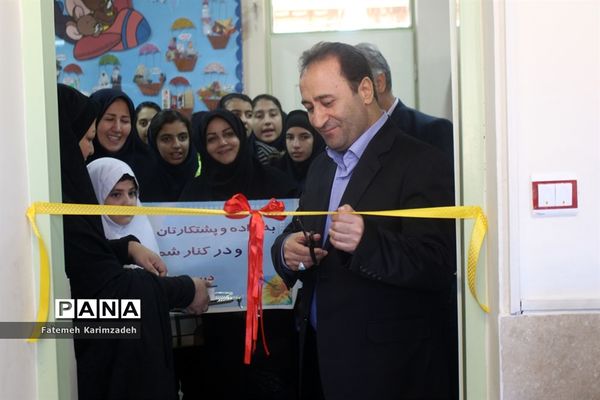 افتتاح نمایشگاه کارآفرینی دانش‌آموزان با نیازهای  ویژه دبستان و دبیرستان پیوند ناحیه 2 تبریز