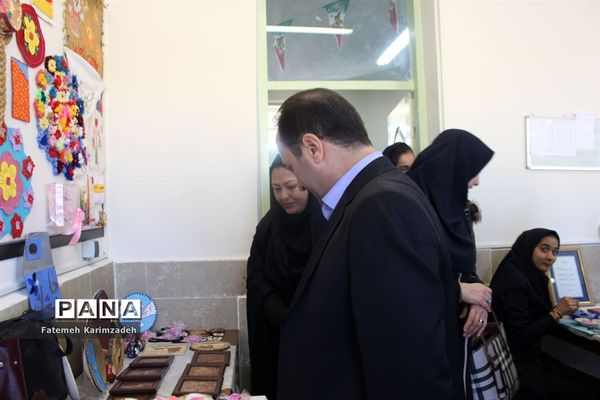 افتتاح نمایشگاه کارآفرینی دانش‌آموزان با نیازهای  ویژه دبستان و دبیرستان پیوند ناحیه 2 تبریز