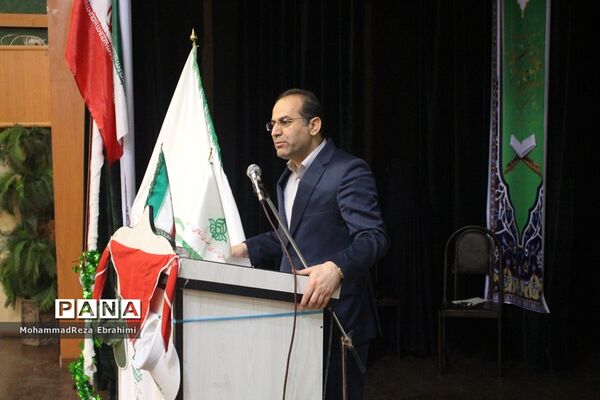 بازدید مدیرکل آموزش و پرورش استان همدان از غرفه‌های جشنواره بومی محلی سازمان دانش‌آموزی