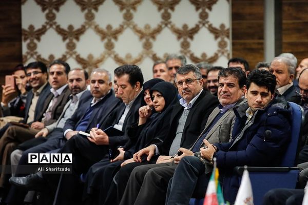 مراسم رو نمایی از کتاب «مرگ مدرسه؟» در کافه خرد