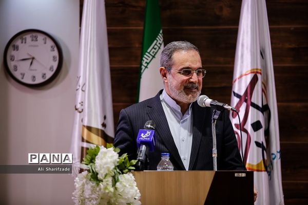 مراسم رو نمایی از کتاب «مرگ مدرسه؟» در کافه خرد