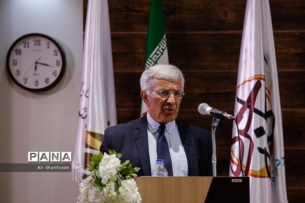 مراسم رو نمایی از کتاب «مرگ مدرسه؟» در کافه خرد