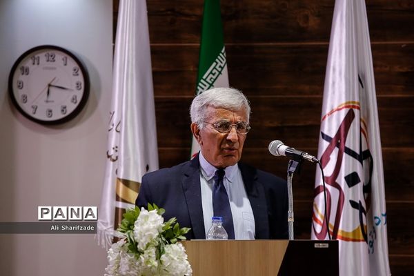 مراسم رو نمایی از کتاب «مرگ مدرسه؟» در کافه خرد