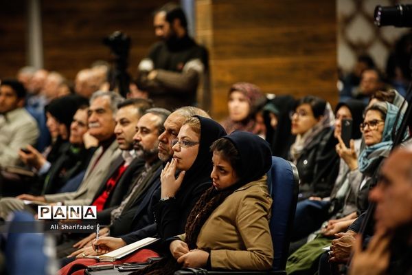 مراسم رو نمایی از کتاب «مرگ مدرسه؟» در کافه خرد