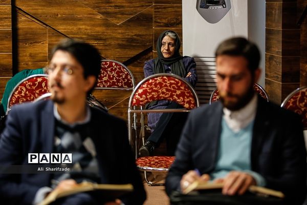 مراسم رو نمایی از کتاب «مرگ مدرسه؟» در کافه خرد